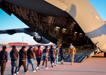 EEUU envía el récord de 4 vuelos con deportados en un día a México