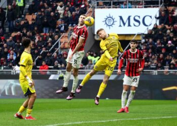 El AC Milan da emoción al San Siro con dos goles en el último minuto en la remontada por 3-2 ante el Parma
