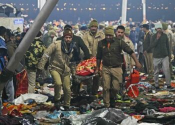Una estampida durante el masivo festival religioso Maha Kumbh en India dejó al menos 15 muertos