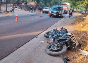 Motociclista atropella a mujer sobre Carretera de Oro y esta pierde la vida