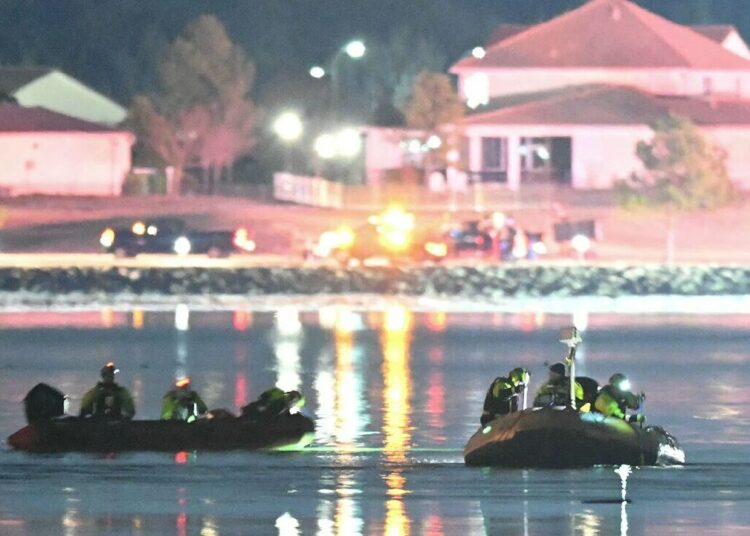 Recuperan cajas negras del avión accidentado en Washington