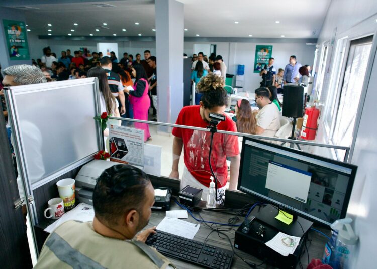 380 hondureños fueron recibidos en su país de origen tras ser deportados de EEUU