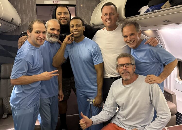 El enviado de Donald Trump a Venezuela logró que Maduro dejara en libertad a seis presos estadounidenses