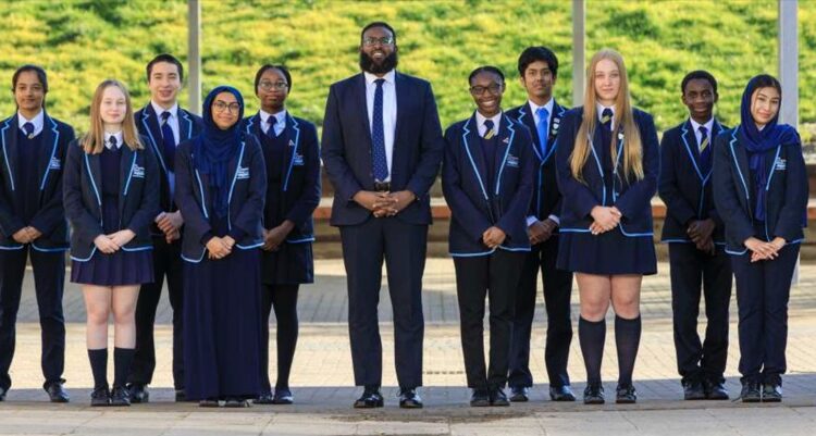 Alumnos de un colegio en Londres logran sorprendentes cambios al no tener celulares ni redes sociales