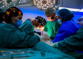 Médicos de Arabia Saudita comparten conocimientos con médicos del Hospital Bloom