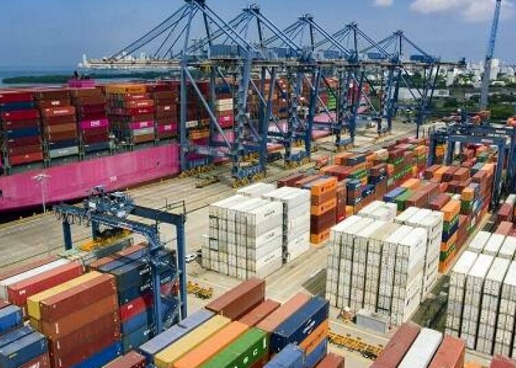 Petro introduce aranceles de hasta 50 % contra EE.UU. en respuesta a las sanciones de Trump