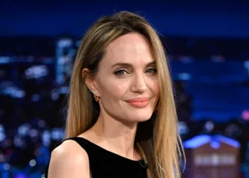 Angelina Jolie espera que Brad Pitt cese los ataques tras su divorcio oficial