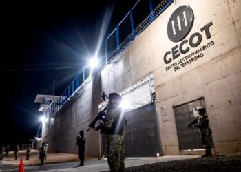 A dos años de su funcionamiento, el CECOT se convierte en símbolo de la lucha contra las pandillas