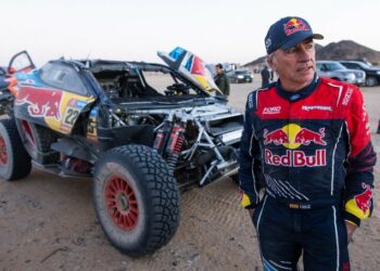 Carlos Sainz se hunde en la 2ª etapa Maratón del Dakar 2025: Adiós definitivo para Cristina Gutiérrez