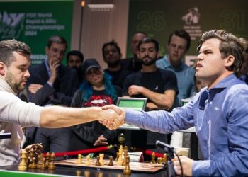 Carlsen y Nepomniachtchi compartieron el título del Mundial de ajedrez blitz