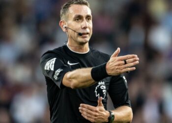 El árbitro de la Premier League que fue despedido tras ser filmado consumiendo droga habló por primera vez sobre el escándalo