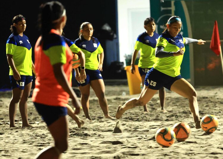 ¡Regresó la femenina de playa!