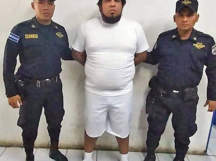 Sujeto que agredió a su familia seguirá proceso judicial en prisión