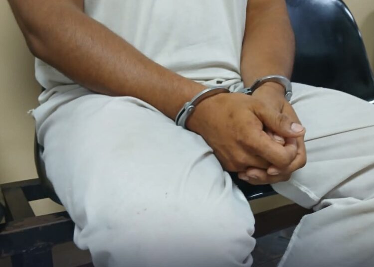 Joven es procesado por golpear a su madrastra en Santa Ana