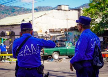 Cinco agentes lesionados tras enfrentamiento durante reordenamiento en zonas recuperadas del Centro Histórico