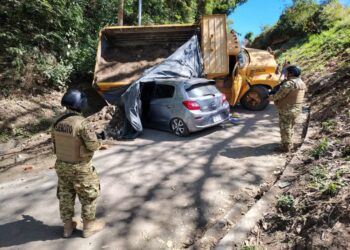 Fuerza Armada garantiza seguridad tras incidente vial en La Libertad