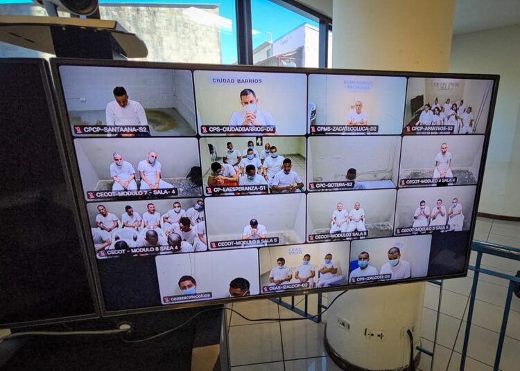 Juicio masivo a pandilleros acusados de graves delitos