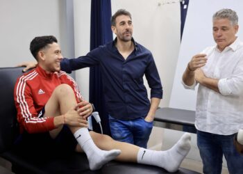 David Dóniga visitó instalaciones del INDES y destacó la evolución del guardameta Gerson López