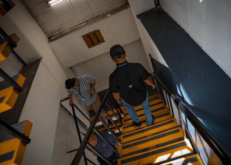 Evacuan a trabajadores del Centro de Gobierno, tras sismo de 5.7 esta mañana