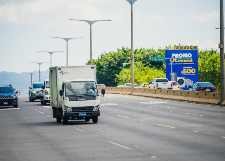 Confirman fotomulta a más de 20 conductores por exceder velocidad en bulevar Monseñor Romero