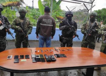Tras alerta de posible amotinamiento en cárcel de Ecuador ejecutan requisa