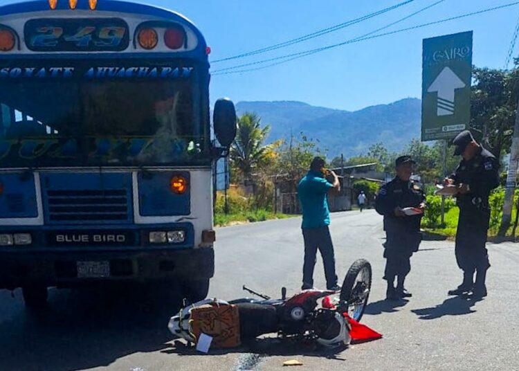 Fallece motociclista atropellado por un autobús del transporte público