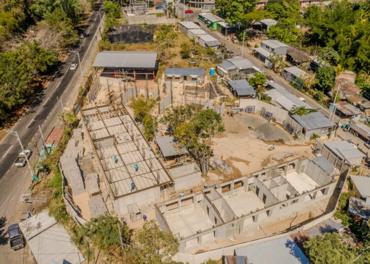 Siguen obras para la reconstrucción del Centro Escolar Dr. Esteban Castro del distrito de Santo Domingo, San Vicente