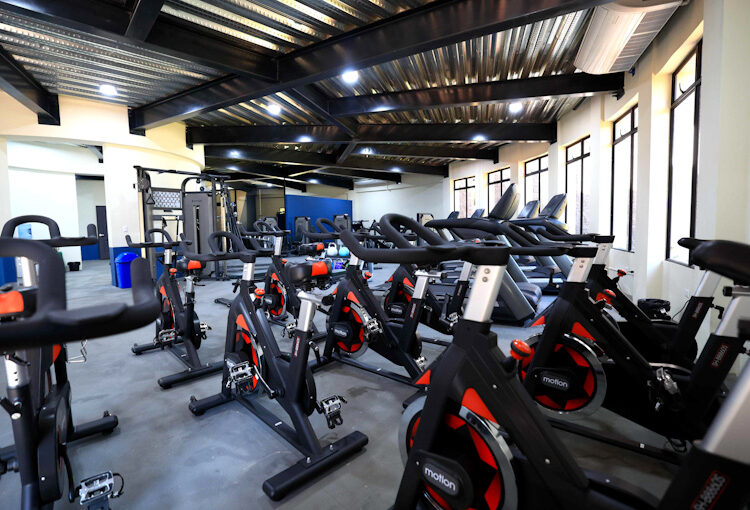 Zona Occidental se fortalece con gimnasio y clínica en el Complejo Deportivo INDES Santa Ana