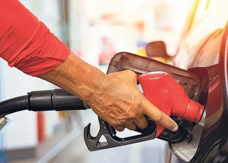 Presentan nuevos precios de los combustibles; se reportan alzas