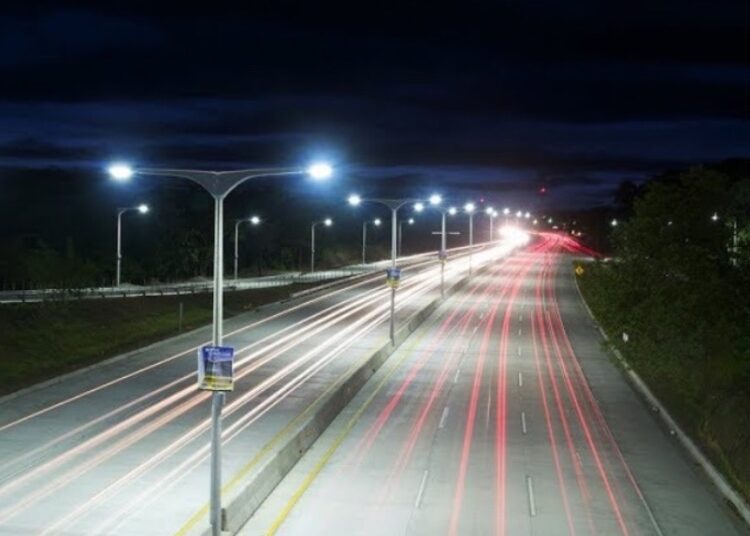 Gobierno iniciará proyecto de iluminación en el bulevar Monseñor Romero