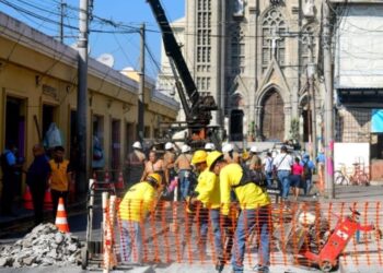 Avanzan trabajos de cableado subterráneo en el centro histórico de San Salvador