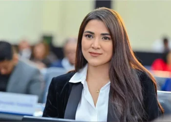 Alexia Rivas reacciona ante declaraciones de presidente Bukele sobre la eliminación de la deuda política