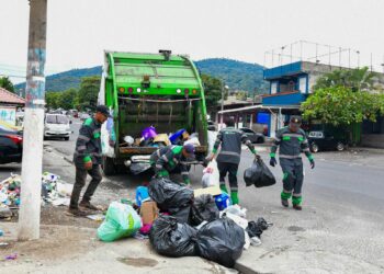 “ANDRES” sigue limpiando calles de San Salvador Este