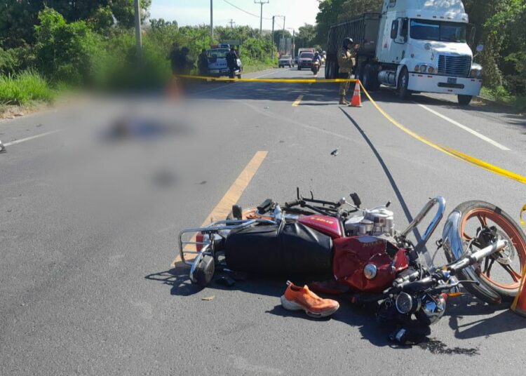 Motociclista pierde la vida en carretera al puerto de La Libertad