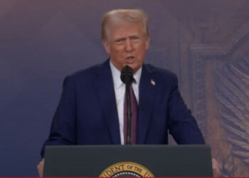 Donald Trump firma orden para posicionar a EE. UU. como líder en criptomonedas