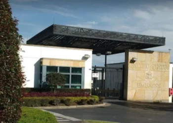Embajada de EEUU en Colombia confirma suspensión en la emisión de VISAS por negarse a recibir deportados