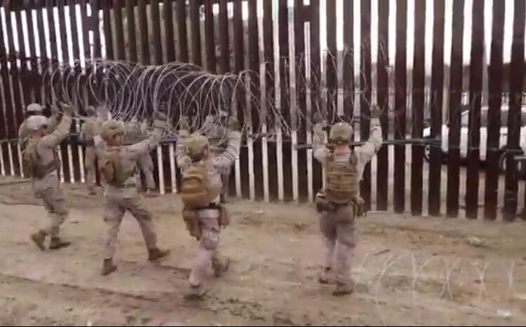 Marina de EEUU refuerza frontera sur con alambre de púas como lo ordenó Donald Trump