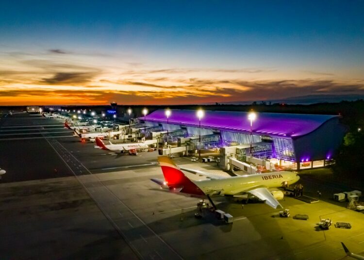 Cumple 45 años de funcionamiento el Aeropuerto Internacional Monseñor Romero