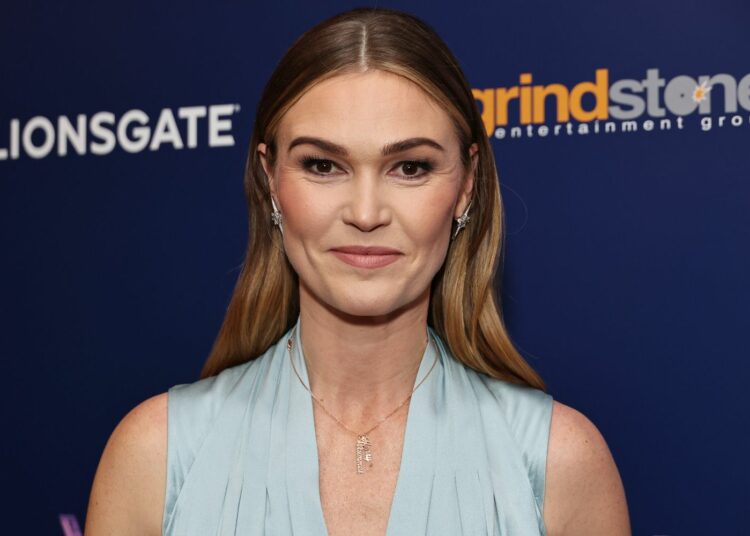 Julia Stiles desea que su hijo tenga una carrera lejos del mundo del espectáculo