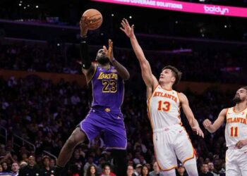 James supera el récord de Jordan de juegos de 30 puntos en triunfo de Lakers 119-102 sobre Hawks