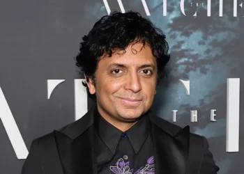 M. Night Shyamalan enfrenta demanda de 80 millones de dólares por plagio de ‘Servant’, serie de Apple TV+