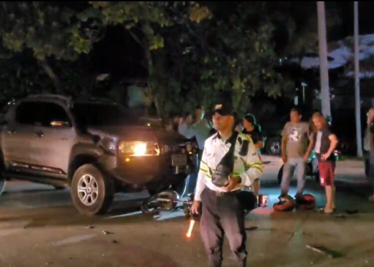 Motociclista resulta lesionado tras ser embestido por pick up