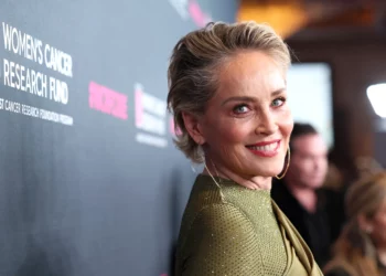 Sharon Stone ha elegido ser feliz a pesar de sus traumas pasados