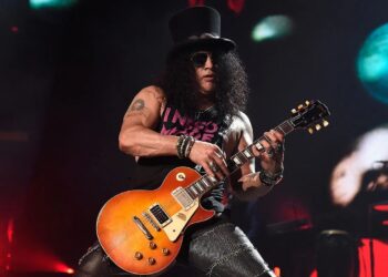 Slash se siente ‘afortunado’ de seguir vivo después de haber estado a punto de morir a los 30 años