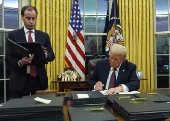 Trump firmó una orden ejecutiva para deportar a estudiantes extranjeros involucrados en protestas propalestinas