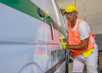 Reos del Plan Cero Ocio reparan ambulancia que se vio involucrada en accidente de tránsito