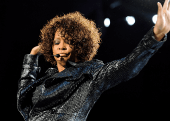 El ex guardaespaldas de Whitney Houston estuvo tentado a ‘dejarlo todo’ para convertirse en amante de la cantante