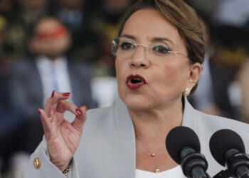 Presidenta de Honduras amenaza con retirar base militar de EE.UU.