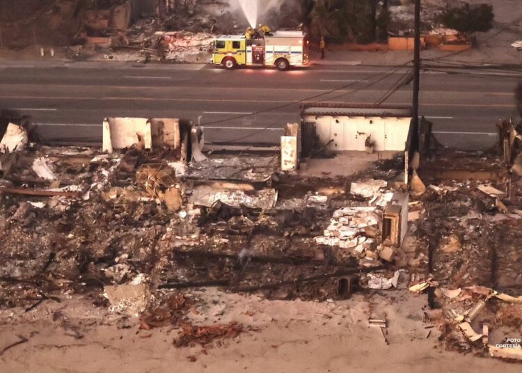 Más de 2,000 edificios se han consumido por incendios forestales de California