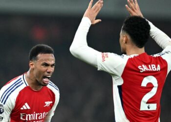 El Arsenal remonta el derbi al Tottenham y el Newcastle presume de Isak